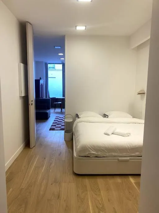 Modern Parisian Flat In Montparnasse Area Paris
