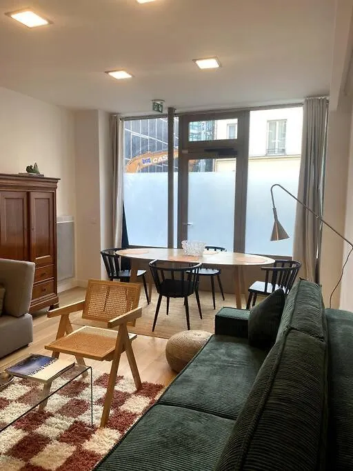 Modern Parisian Flat In Montparnasse Area Paris